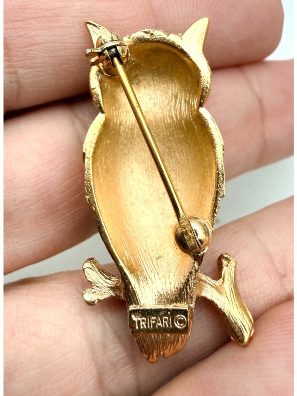 Crown Trifari Owl Brooch Vintage Gold-Tone Owl Red Rhinestone Eyes Textured Body - Picture 4 of 8
